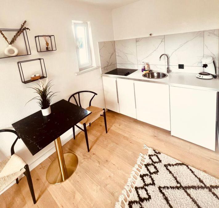 Ferienwohnung An Der Uniklinik Mit Eigener Kueche Und Renoviertem Badezimmer Homburg  Dış mekan fotoğraf