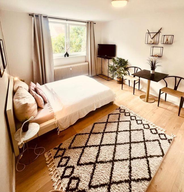 Ferienwohnung An Der Uniklinik Mit Eigener Kueche Und Renoviertem Badezimmer Homburg  Dış mekan fotoğraf