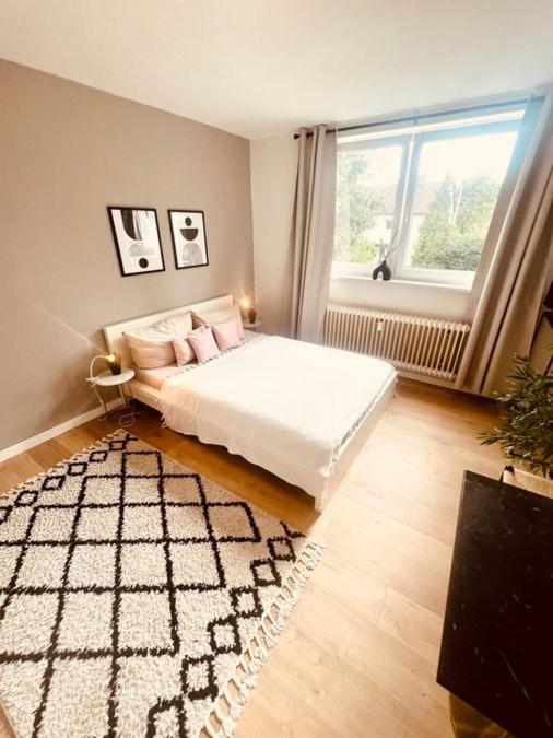 Ferienwohnung An Der Uniklinik Mit Eigener Kueche Und Renoviertem Badezimmer Homburg  Dış mekan fotoğraf