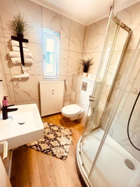 Ferienwohnung An Der Uniklinik Mit Eigener Kueche Und Renoviertem Badezimmer Homburg  Dış mekan fotoğraf