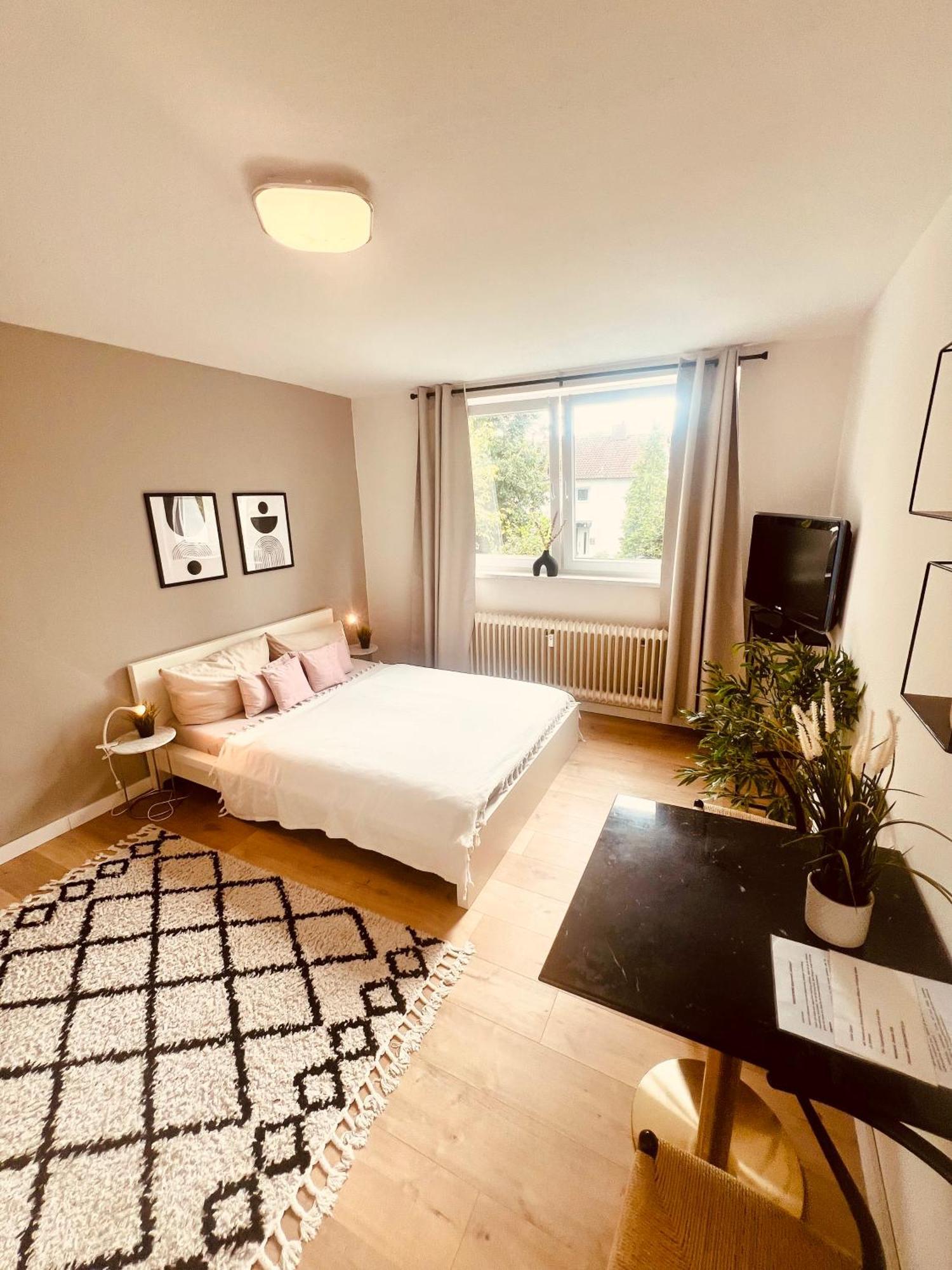 Ferienwohnung An Der Uniklinik Mit Eigener Kueche Und Renoviertem Badezimmer Homburg  Dış mekan fotoğraf